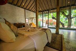 Kupu Kupu Jimbaran Beach Club & Spa by Loccitane