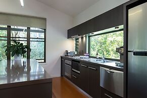Eumarella Shores Noosa Lake Retreat