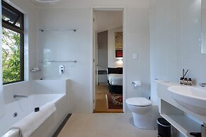 Eumarella Shores Noosa Lake Retreat