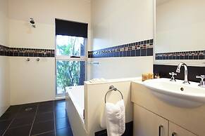 Eumarella Shores Noosa Lake Retreat