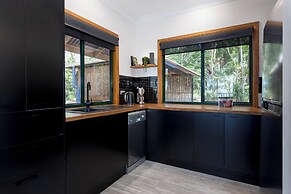 Eumarella Shores Noosa Lake Retreat