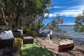 Eumarella Shores Noosa Lake Retreat