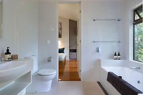 Eumarella Shores Noosa Lake Retreat