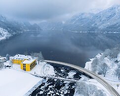Trolltunga Hotel