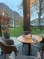 Trolltunga Hotel