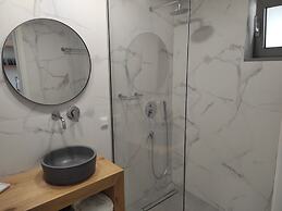 Melissa Apartments, Studios & Suites