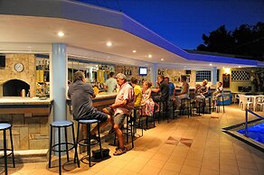 Melissa Apartments, Studios & Suites