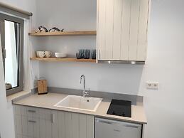 Melissa Apartments, Studios & Suites