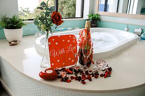 185 on Beach Boutique Suites and Apartments