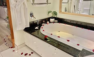 185 on Beach Boutique Suites and Apartments