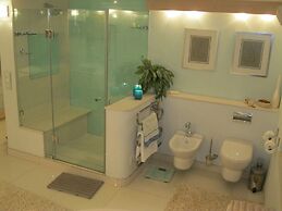 185 on Beach Boutique Suites and Apartments