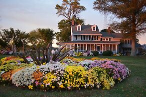 Black Walnut Point Inn