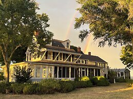 Black Walnut Point Inn