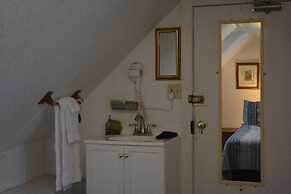 Black Walnut Point Inn