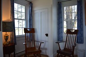 Black Walnut Point Inn