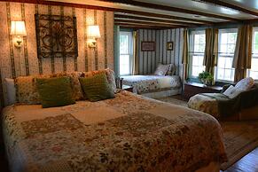 Black Walnut Point Inn