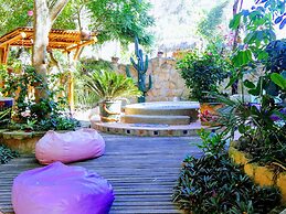 Balsa Surf Camp by Rotamundos