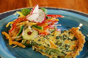 Balsa Surf Camp by Rotamundos