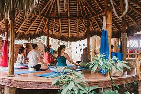 Balsa Surf Camp by Rotamundos