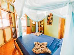 Balsa Surf Camp by Rotamundos