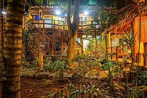 Balsa Surf Camp by Rotamundos