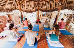 Balsa Surf Camp by Rotamundos