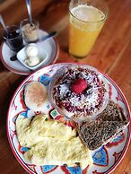 Balsa Surf Camp by Rotamundos