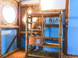 Balsa Surf Camp by Rotamundos