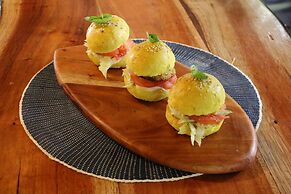 Balsa Surf Camp by Rotamundos