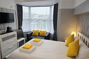 The Roslyn Hotel