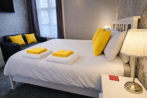 The Roslyn Hotel
