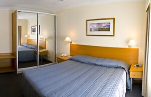 Governor's Lodge Resort Hotel