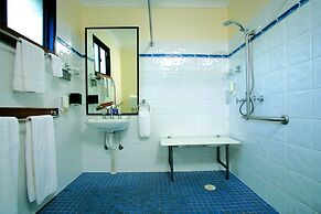 Governor's Lodge Resort Hotel