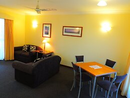 Governor's Lodge Resort Hotel