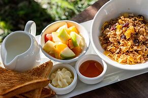 Governor's Lodge Resort Hotel