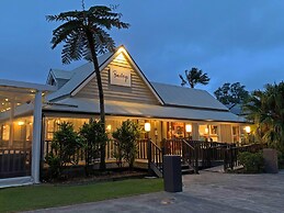 Governor's Lodge Resort Hotel