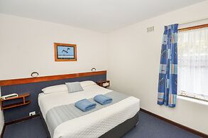 Dolphin Lodge