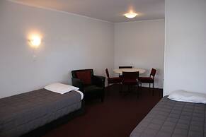Burgundy Rose Motel