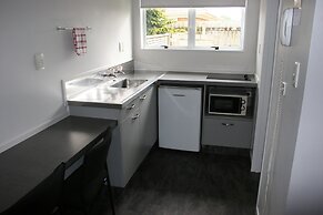 Burgundy Rose Motel