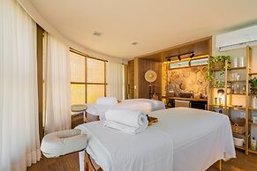 Carmel Charme Resort