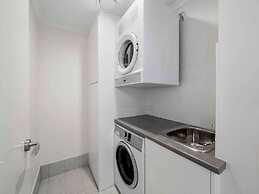 Pacific Marina Apartments