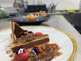 Alia Luxury Suites and Spa