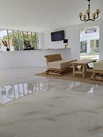 Alia Luxury Suites and Spa