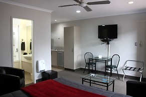 Bay Palm Motel