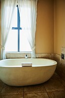 Royal Elephant Hotel & Conference Centre