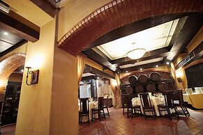 Royal Elephant Hotel & Conference Centre