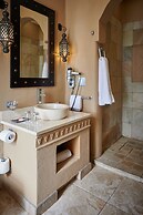 Royal Elephant Hotel & Conference Centre