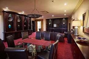 Royal Elephant Hotel & Conference Centre