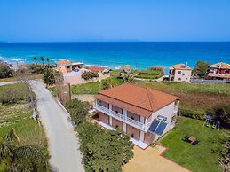 Armonia Studios & Apartments