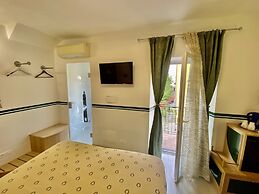 Giovanni Rooms Manarola